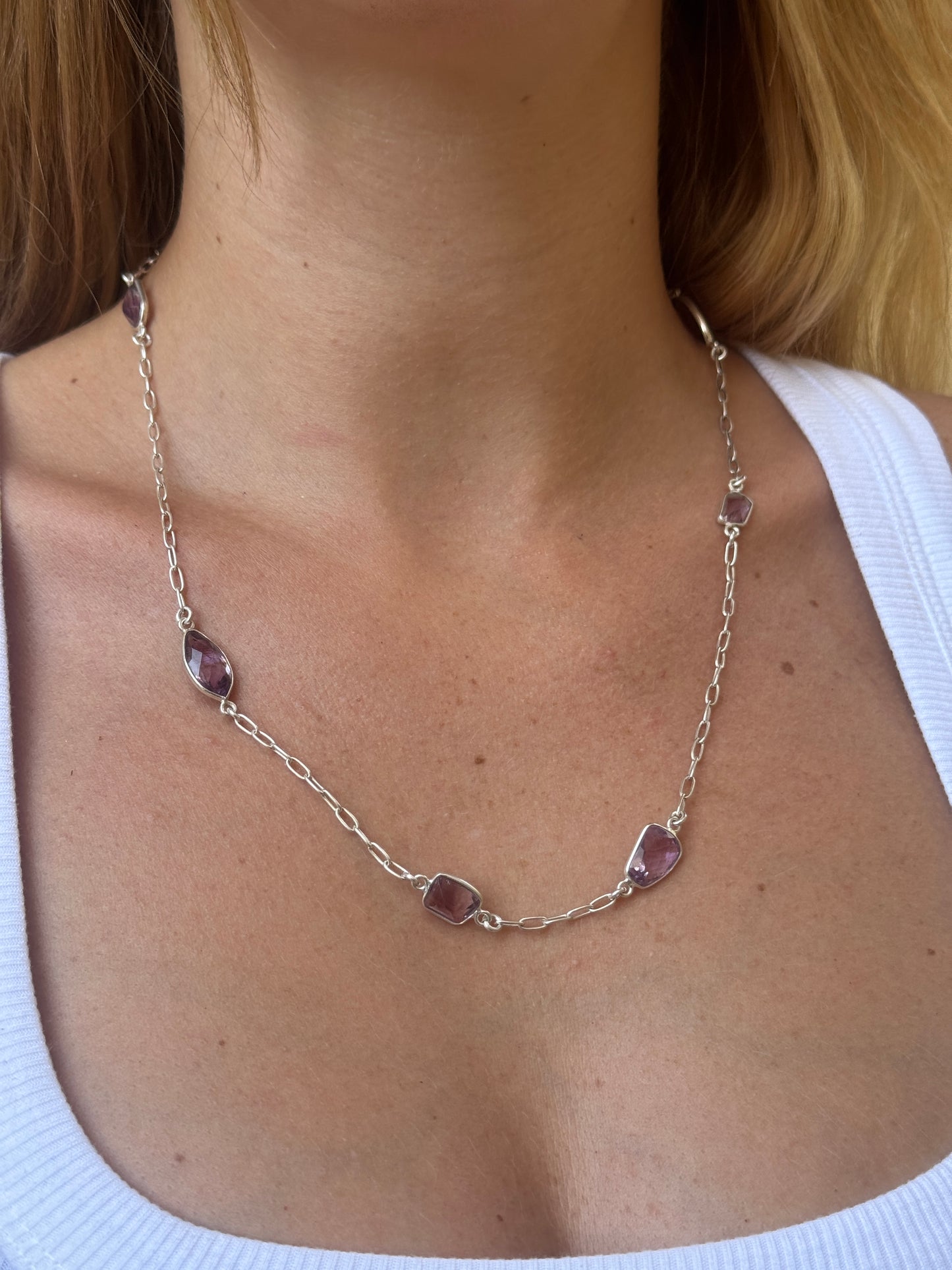 VIOLET LINE Necklace